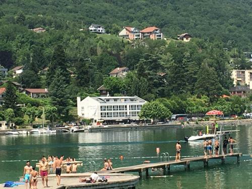 Apartamento Joli Petit Studio Au Bord Du Lac