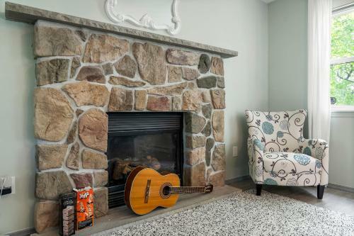 Americanold-fashioned 5bd Nostalgia With Hot Tub