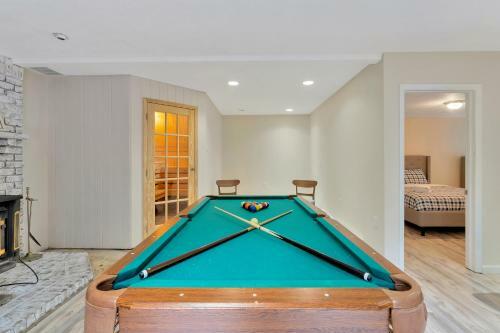 Spacious Renovated 5bd Mansion W/ Jacuzzi/sauna/pool Table