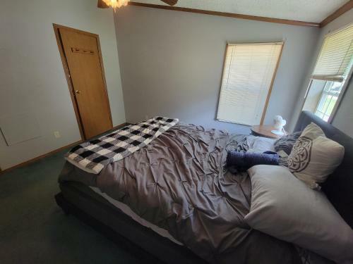 Camp Not Found - 3 Queen Bedrooms By The Lake