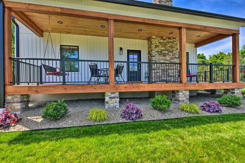 Charming Lake Erie Getaway Walk To Beach!