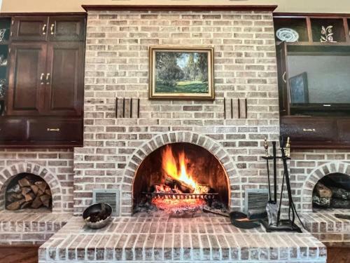 Cheerful Five-bedroom Villa With Fireplaces