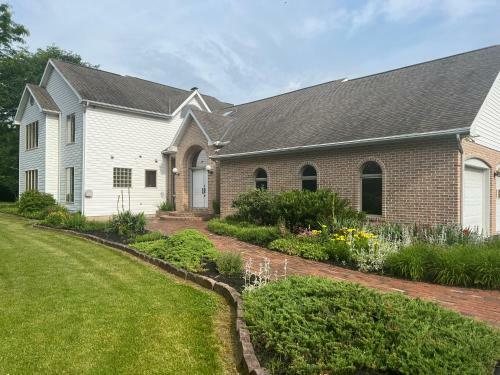 Cheerful Five-bedroom Villa With Fireplaces