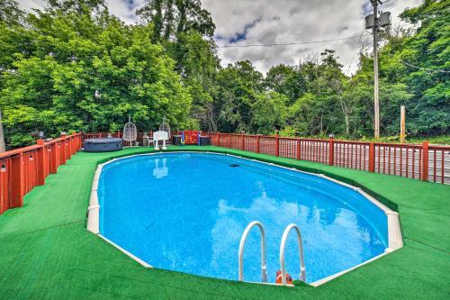 Pittsburgh Home With Pool, Fire Pit And Game Room