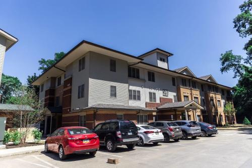 Chic Modern 3br Apartment In Oak Hill By Stay Gia