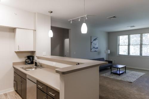 Chic Modern 3br Apartment In Oak Hill By Stay Gia