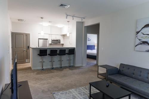 Chic Modern 3br Apartment In Oak Hill By Stay Gia