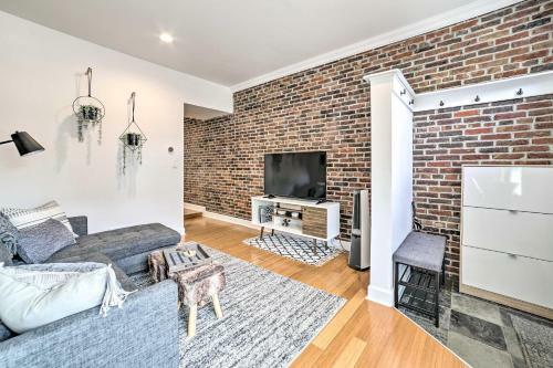Convenient And Chic Pittsburgh Home With Patio!