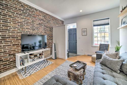 Convenient And Chic Pittsburgh Home With Patio!