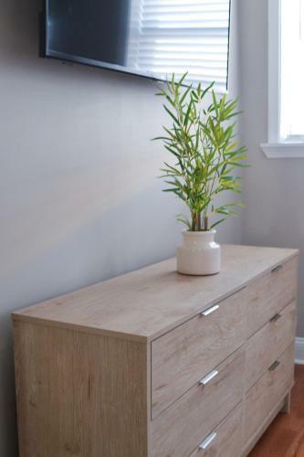 Beautiful 2 Bedroom Apartment With Patio And Deck