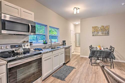 Pet-friendly Central Cottage 2 Mi To Clemson