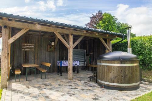 Chalet Am �lberg Mit Badefass Und Altholzsauna