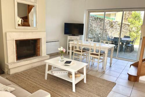 Adorable Maison Dans Lauthentique Quartier de La Chaume Avec Jardin 4prs