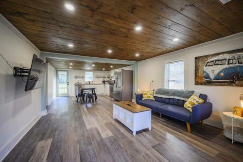 3 Bed2 Bath Renovated Home Near The Lake