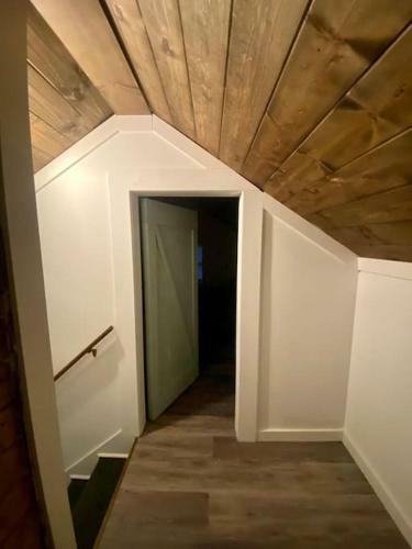 3 Bed2 Bath Renovated Home Near The Lake