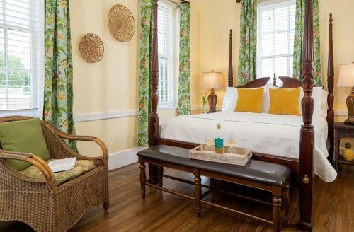 Bed & Breakfast Magnolia Manor And Chapel