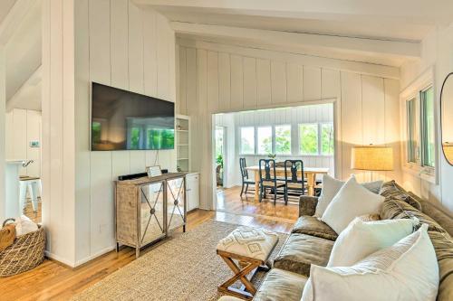 Stylish Cabin With Hot Tub On 6 Private Acres!