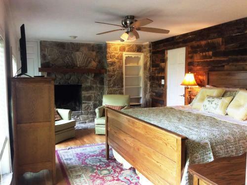 South Cumberland Bluff House / Million-dollar View