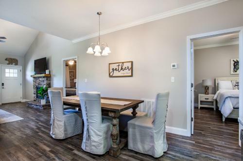 Charming Cades Cove Condo - Community Amenities