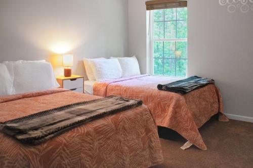 Cheerful 3-bedroom House With Private Parking Home