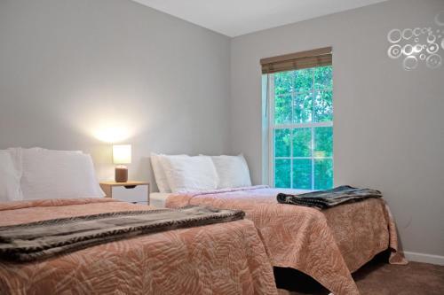 Cheerful 3-bedroom House With Private Parking Home