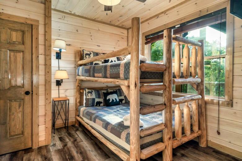 Summer Special, Mountain View, Cabin, Hottub, Game Rm, Sleeps 20