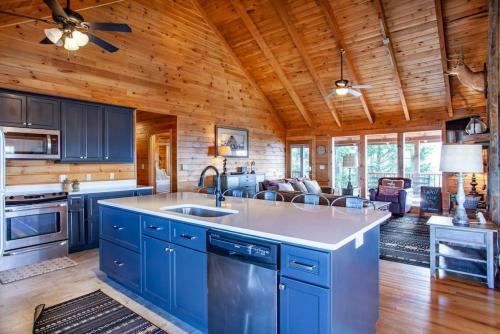 Panoramic Views At Mountaintop With Hot Tub