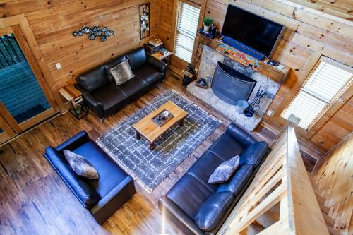 Laketown Bears - Pool Table & Hot Tub!