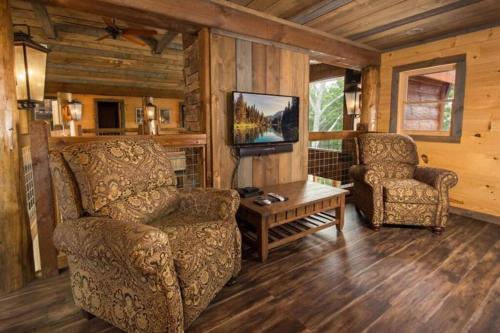 Mountain Views, Indoor Pool, Theater Room, And Fire Pit For 26!