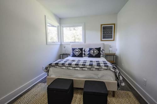 Gorgeous Renovated Home With Open Floor Plan And Large Lot
