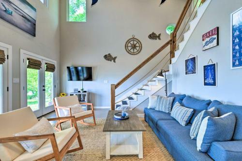 Chic Lakeside Retreat With Dock On Brazos River