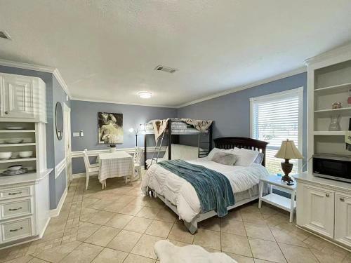 Beautiful Traditional Home*modern Updates*guest Suite B