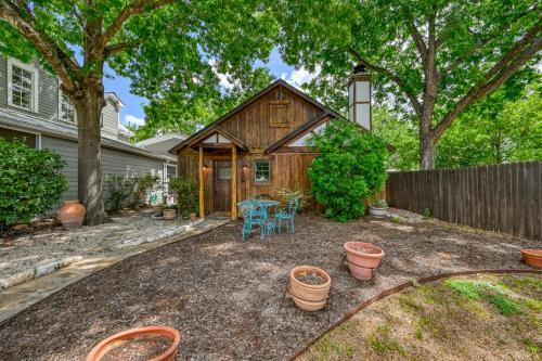New Charming Cottage With Hot Tub And Fireplace