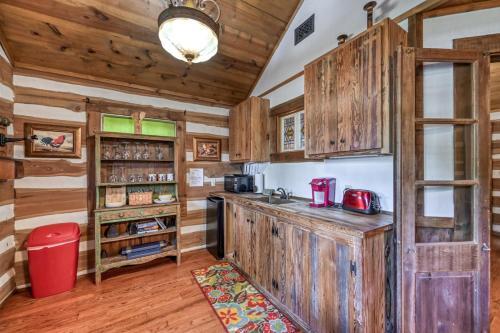 New Charming Cottage With Hot Tub And Fireplace