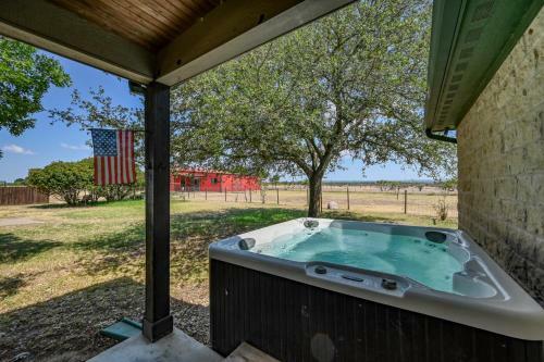 Charming Country Home With Hot Tub & Fire Pit!