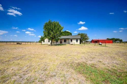 Charming Country Home With Hot Tub & Fire Pit!