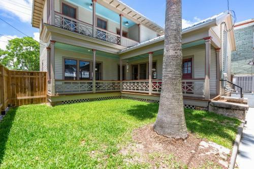 Coastal Corner Immaculate Mid-island Gem Home