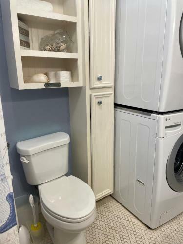 Seablue Cottage - Downstairs; 2 Blocks To The Beach