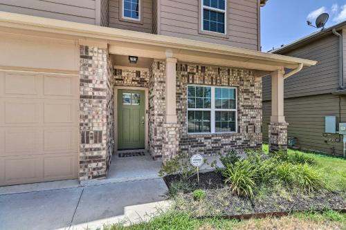 Roomy Austin Abode With Community Outdoor Pool!