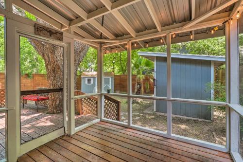 Central And Cozy Austin Abode About 2 Mi To Dtwn!