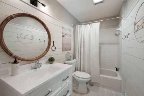 (New) Chic & Classy Townhome - Centrally Located