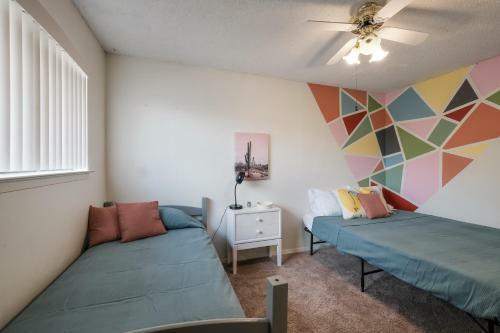 (New) Chic & Classy Townhome - Centrally Located