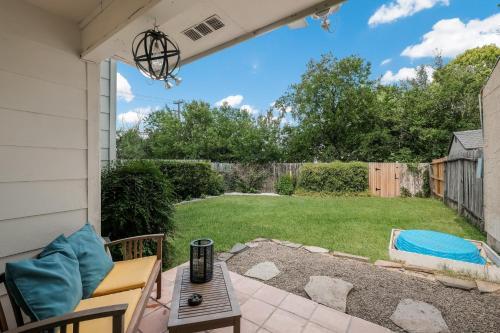 (New) Chic & Classy Townhome - Centrally Located