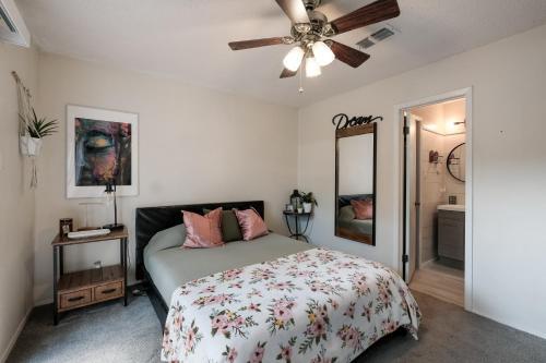 (New) Chic & Classy Townhome - Centrally Located