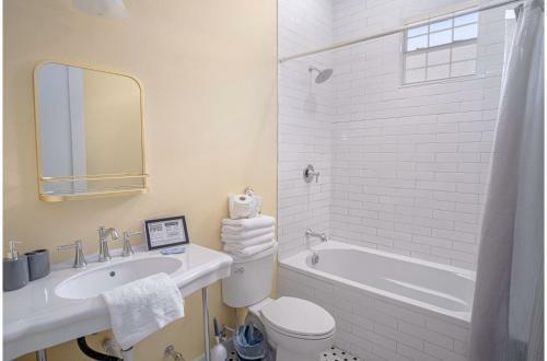 Comfy And Incredible Fenced 2br 2 Ba Near Downtown