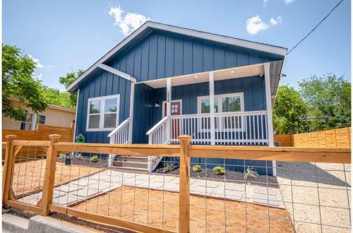 Beautiful Fenced 3br 2ba Near Exciting Downtown