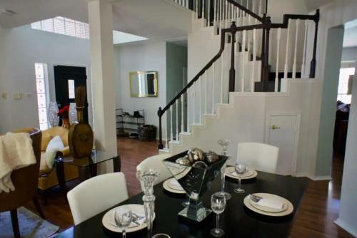 Rare Find Luxurious Cosy Home 5 Bed 3 Bath