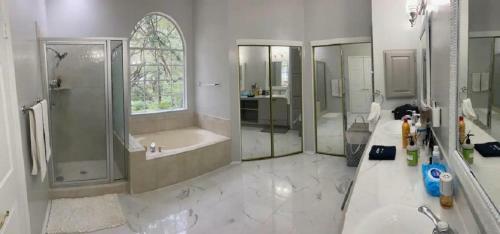 Rare Find Luxurious Cosy Home 5 Bed 3 Bath
