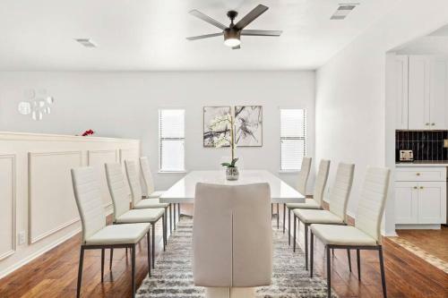 5 Bedrooms W/ Hot Tub, Chefs Kitchen, Game Lounge