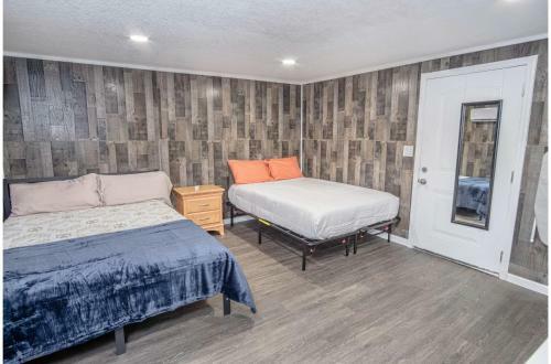 Splendid Gated 4 Br 2 Ba Home Near Downtown